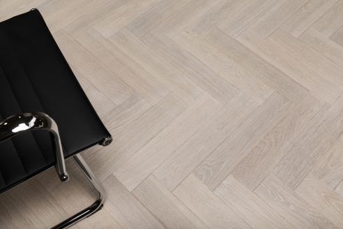 Solid Parquet Chevron Hungarian herringbone 60° Oak Rustic 16/22 mm